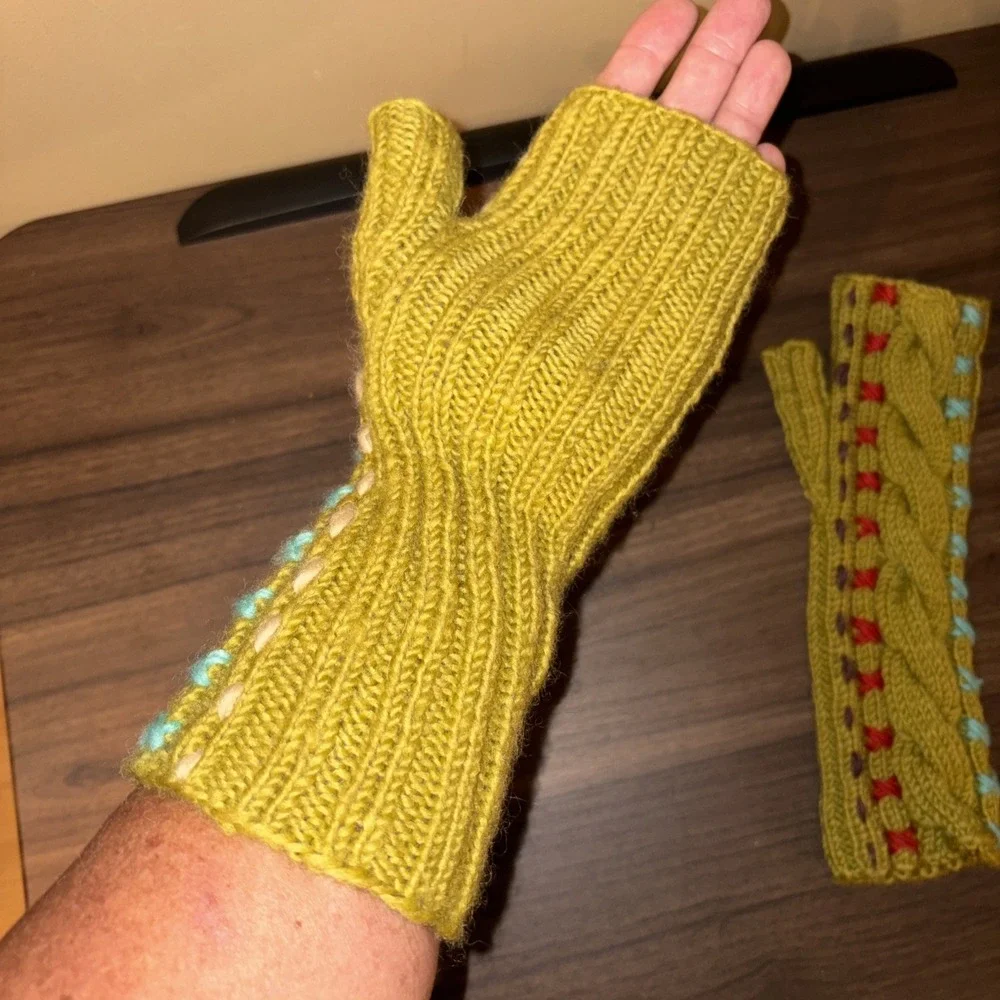 Tara 100% Handspun Wool Hand Warmer Fingerless Mitten Arm Sleeves Nepal Green